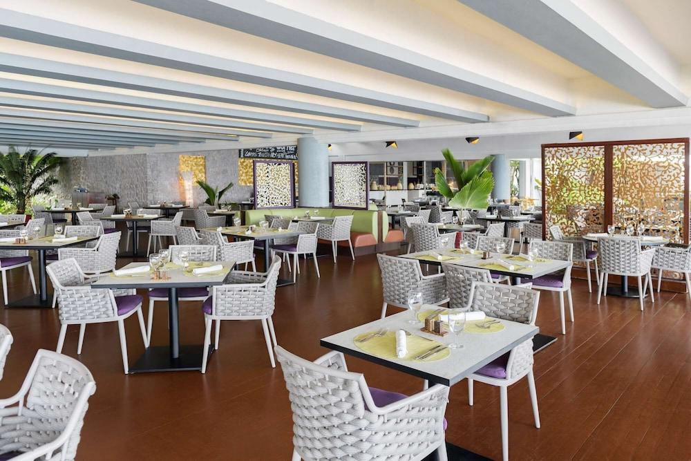 Avani Barbarons Seychelles Resort Grand Anse  Bagian luar foto
