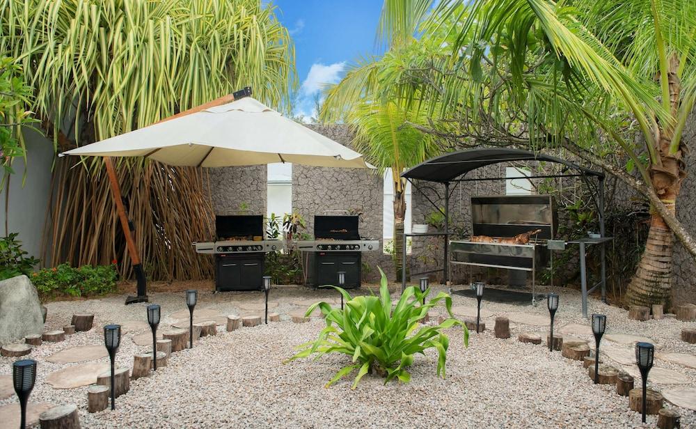 Avani Barbarons Seychelles Resort Grand Anse  Bagian luar foto